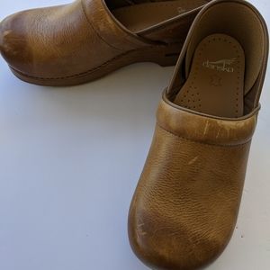 Dansko Clogs size 40 (10)